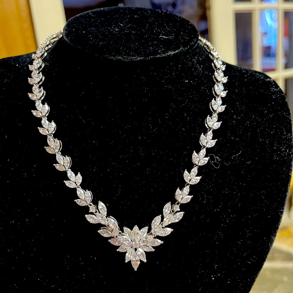 ** Gorgeous Bridal Rhinestone Necklace w/ Earrings